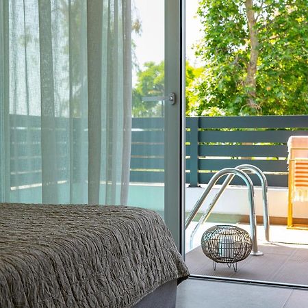 Aelia Seaside Luxury Suites เนอา คาร์วาลี ภายนอก รูปภาพ