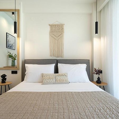 Aelia Seaside Luxury Suites เนอา คาร์วาลี ภายนอก รูปภาพ