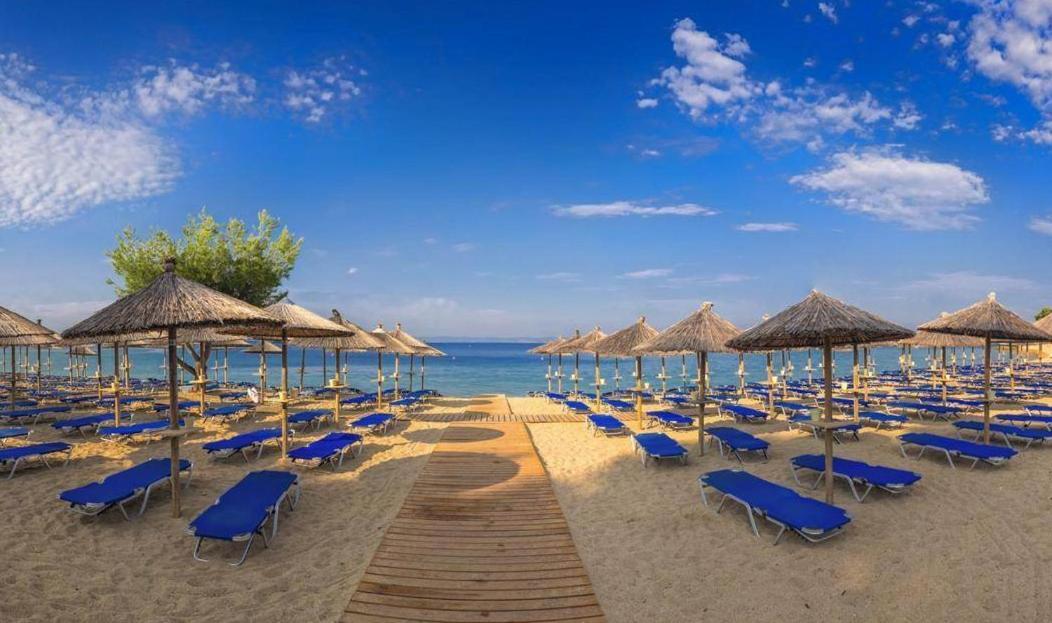 Aelia Seaside Luxury Suites เนอา คาร์วาลี ภายนอก รูปภาพ