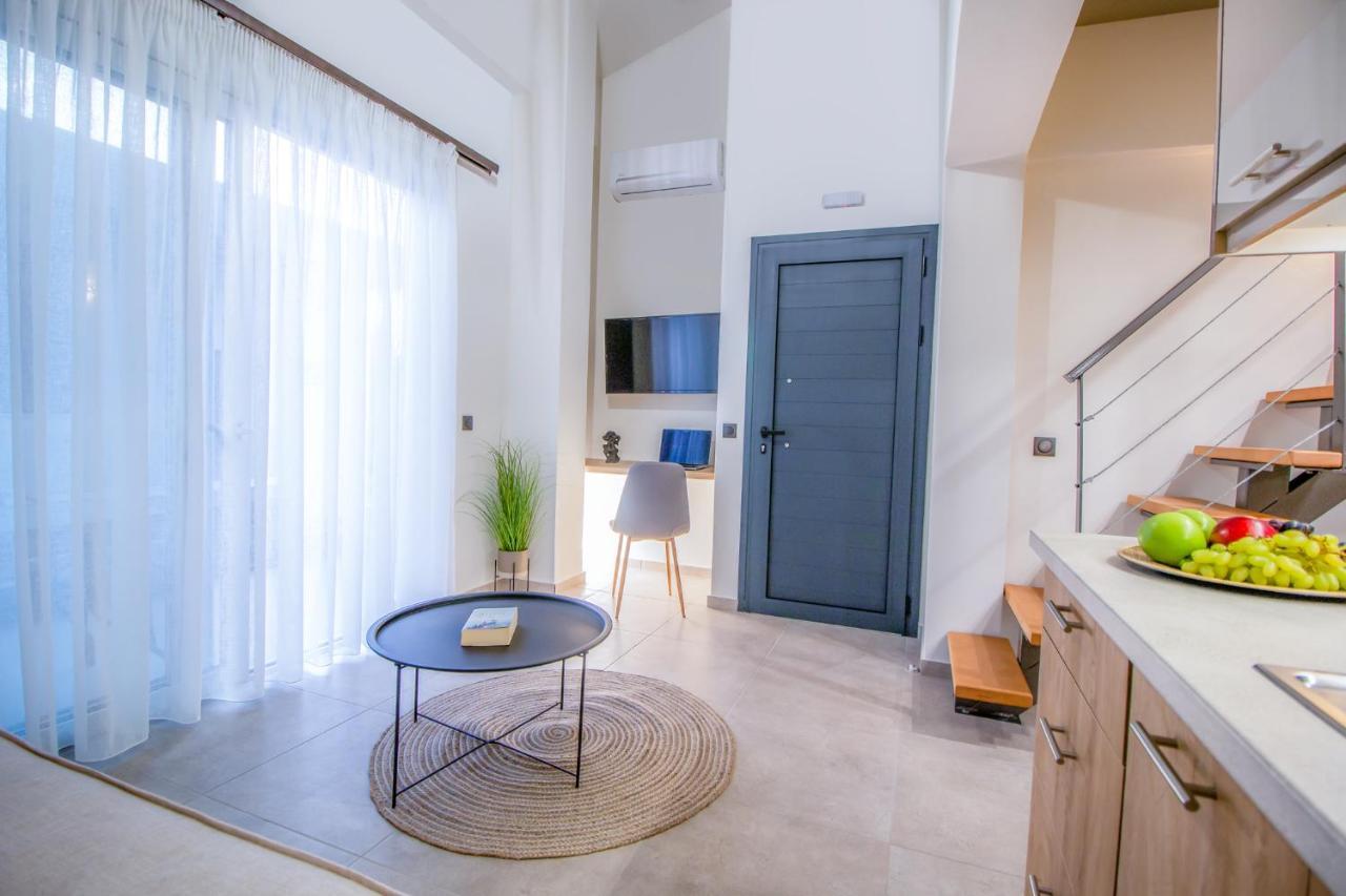 Aelia Seaside Luxury Suites เนอา คาร์วาลี ภายนอก รูปภาพ