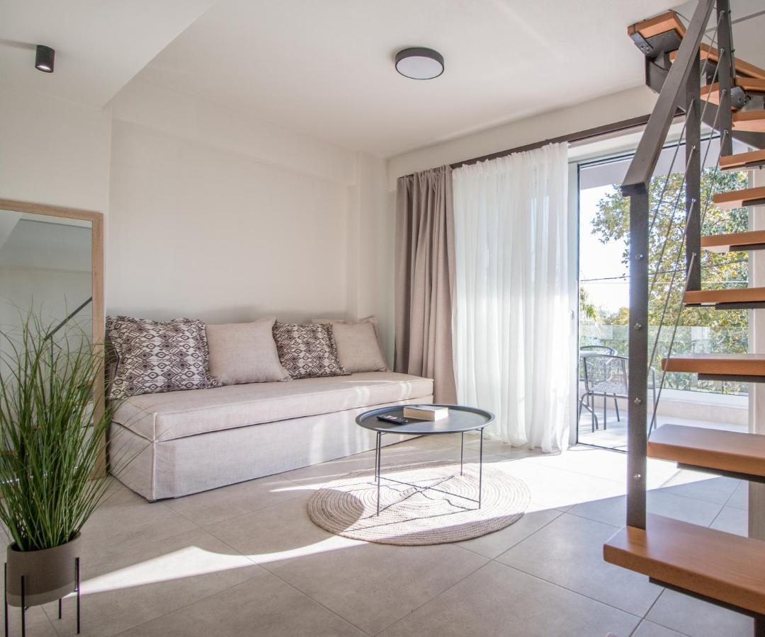 Aelia Seaside Luxury Suites เนอา คาร์วาลี ภายนอก รูปภาพ