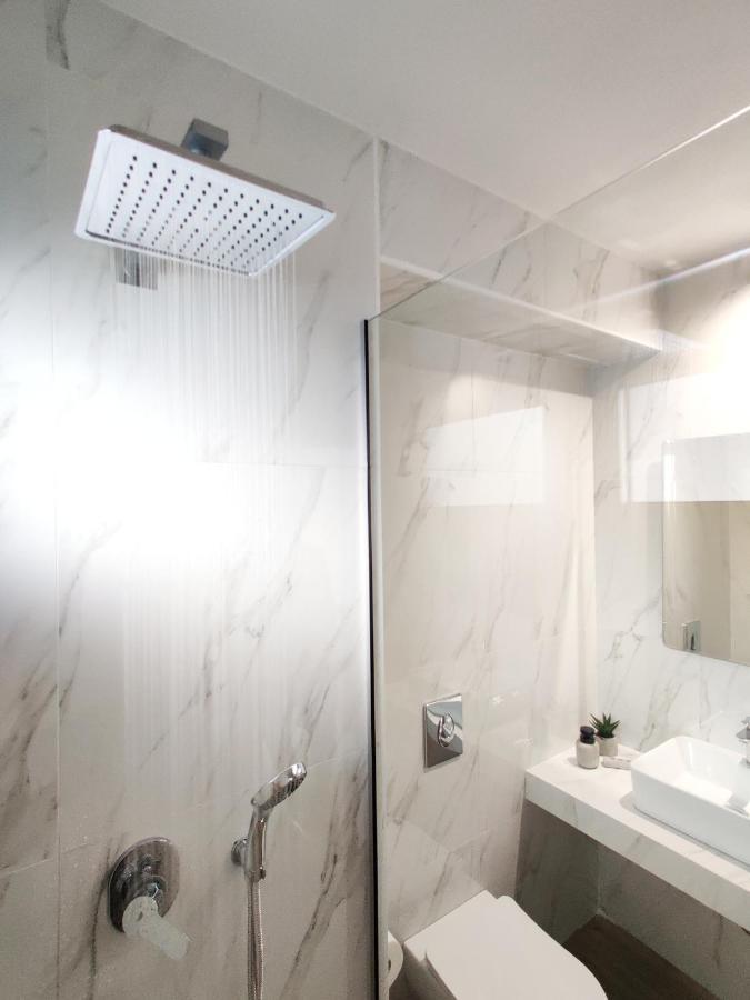 Aelia Seaside Luxury Suites เนอา คาร์วาลี ภายนอก รูปภาพ
