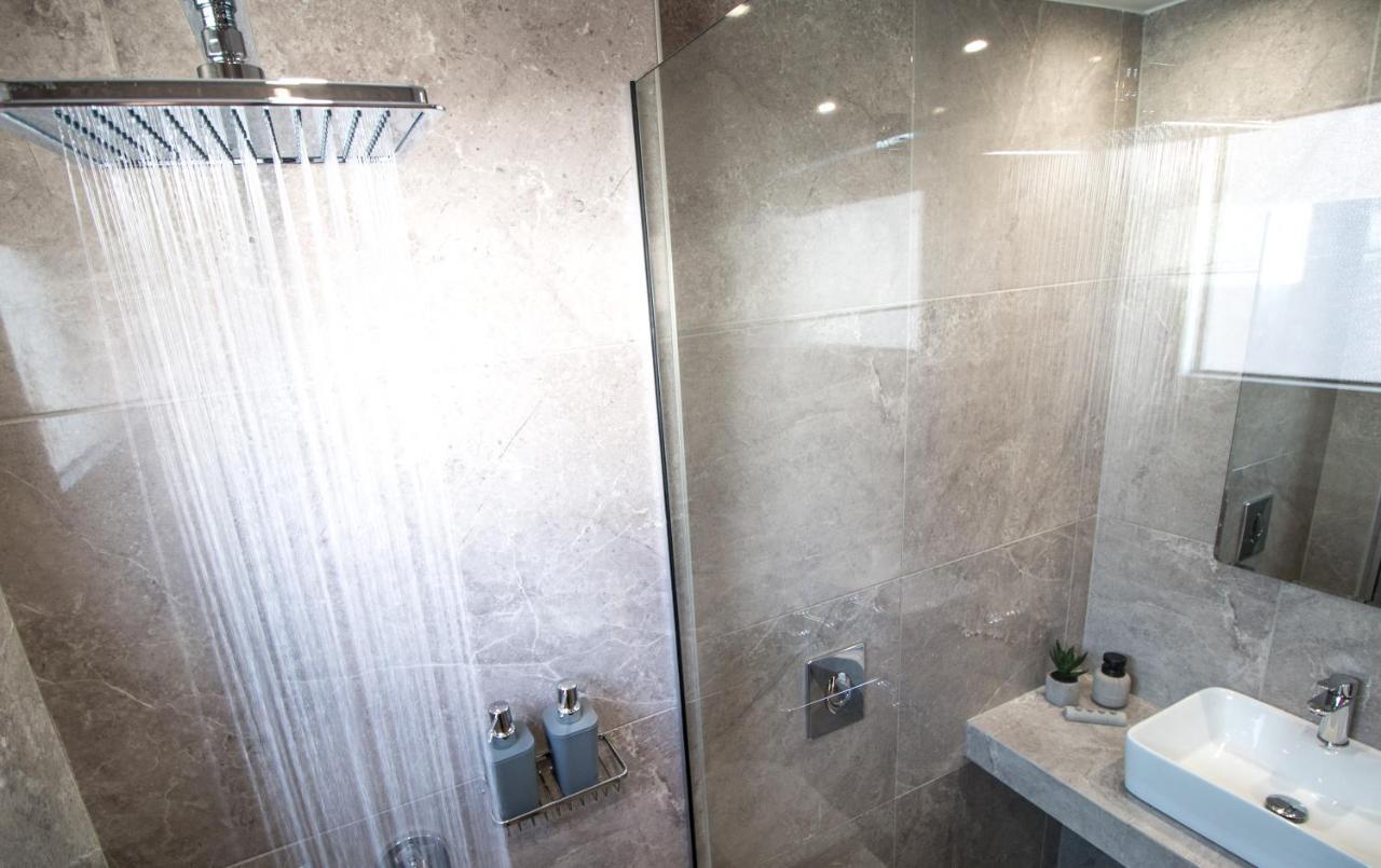 Aelia Seaside Luxury Suites เนอา คาร์วาลี ภายนอก รูปภาพ