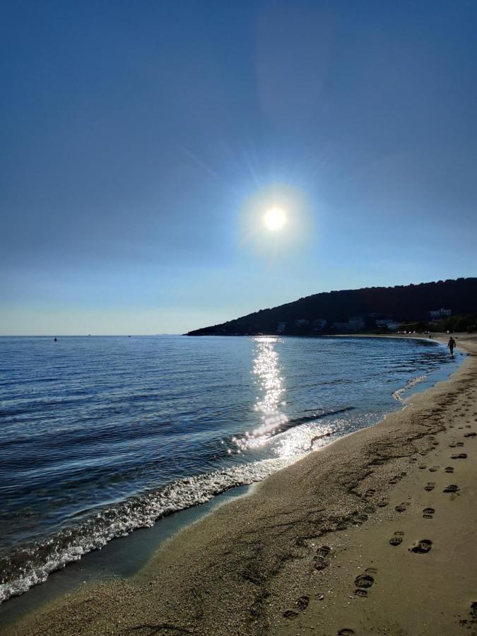 Aelia Seaside Luxury Suites เนอา คาร์วาลี ภายนอก รูปภาพ