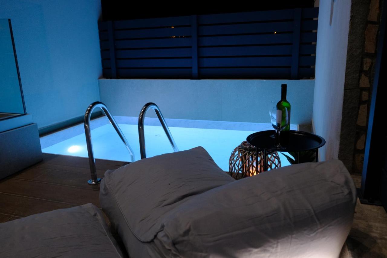 Aelia Seaside Luxury Suites เนอา คาร์วาลี ภายนอก รูปภาพ