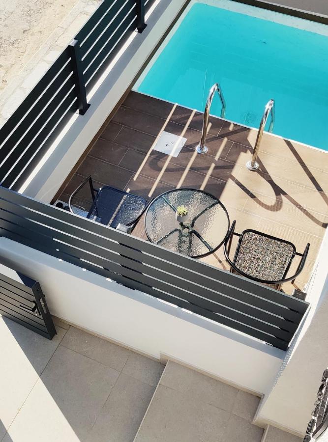 Aelia Seaside Luxury Suites เนอา คาร์วาลี ภายนอก รูปภาพ