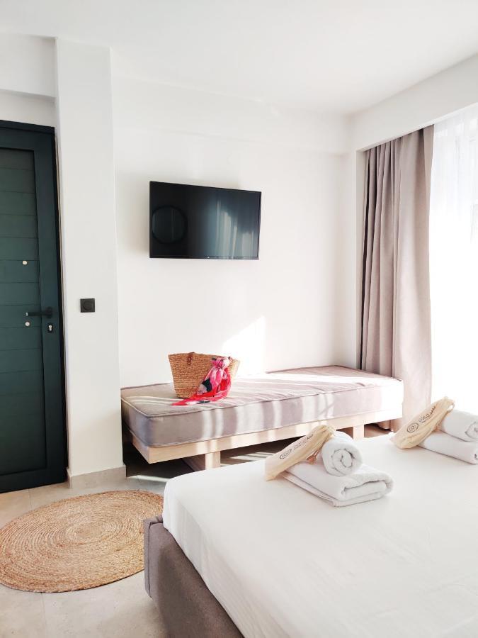 Aelia Seaside Luxury Suites เนอา คาร์วาลี ภายนอก รูปภาพ