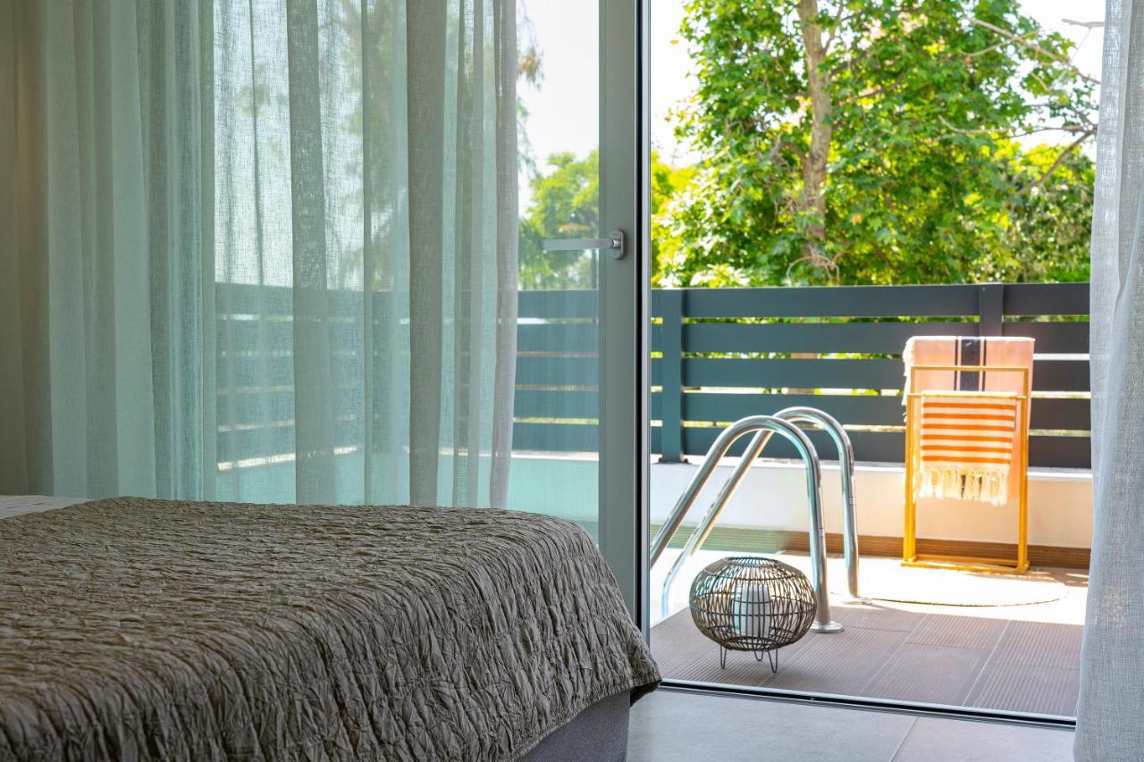 Aelia Seaside Luxury Suites เนอา คาร์วาลี ภายนอก รูปภาพ