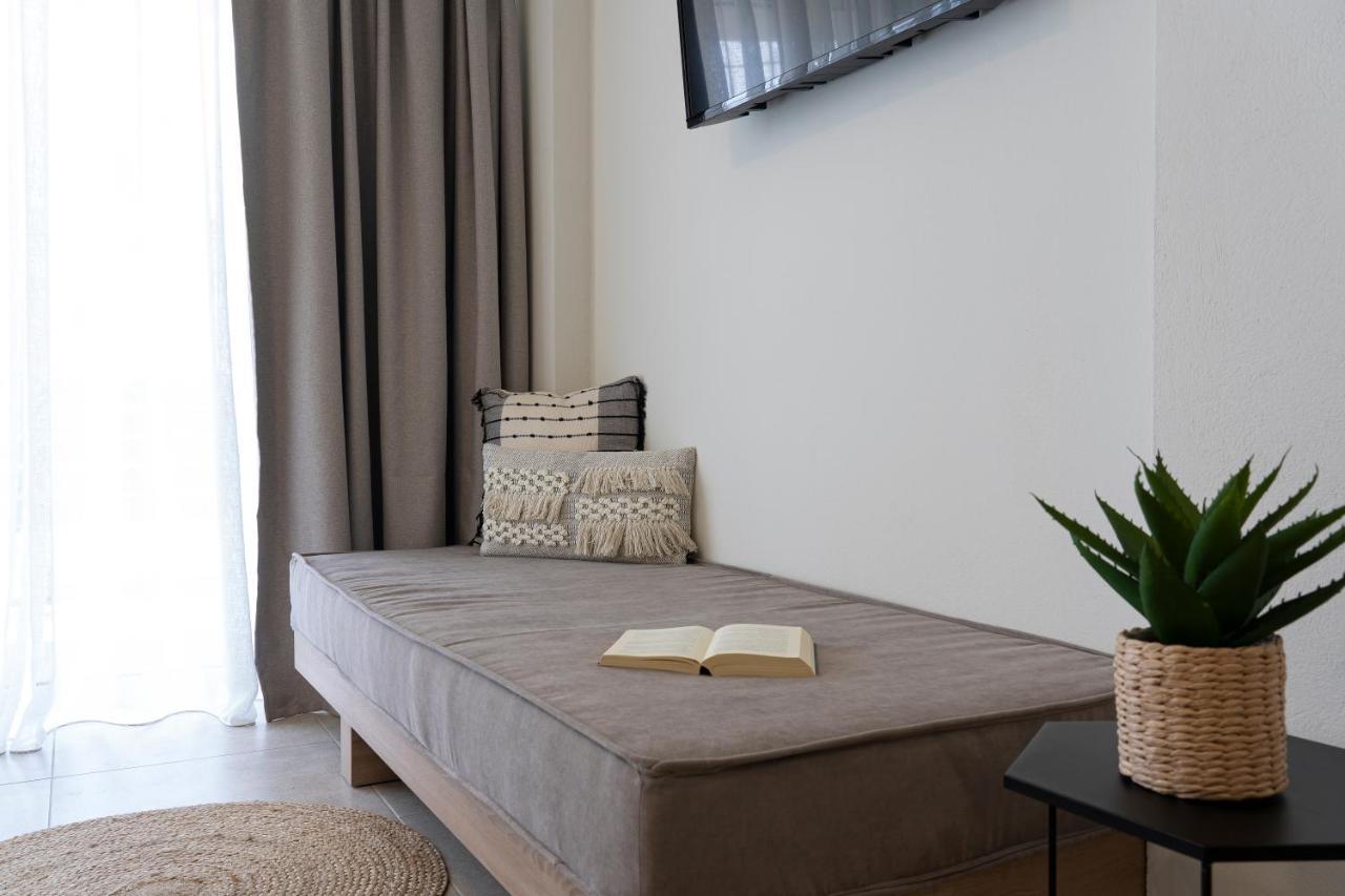 Aelia Seaside Luxury Suites เนอา คาร์วาลี ภายนอก รูปภาพ