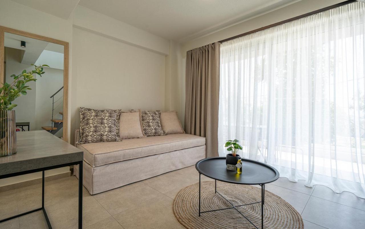 Aelia Seaside Luxury Suites เนอา คาร์วาลี ภายนอก รูปภาพ